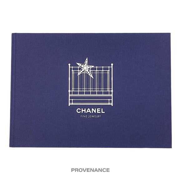 🔴 CHANEL Fine Jewelry Look Book - Hardcover Navy - Picture 1 of 11